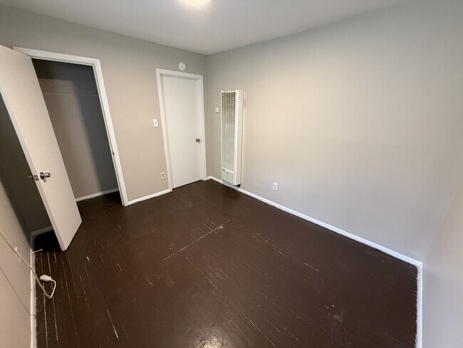 Building Photo - 2086 Hubert Ave
