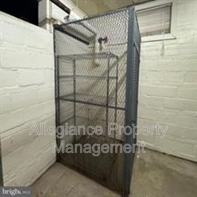 Building Photo - 1741 N Troy St