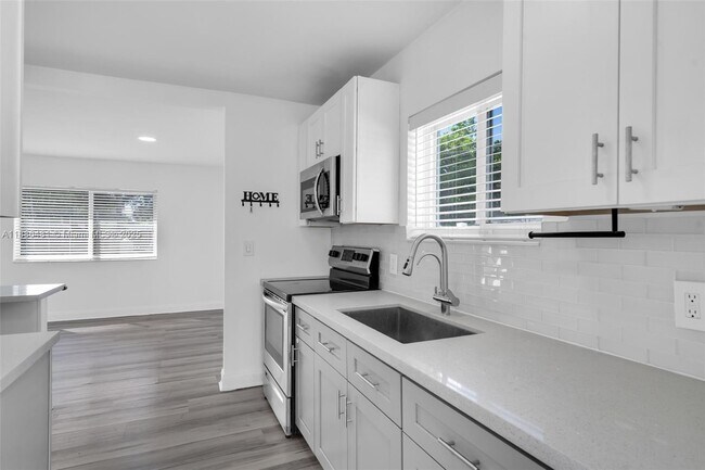 Building Photo - 1325 N 26th Ave