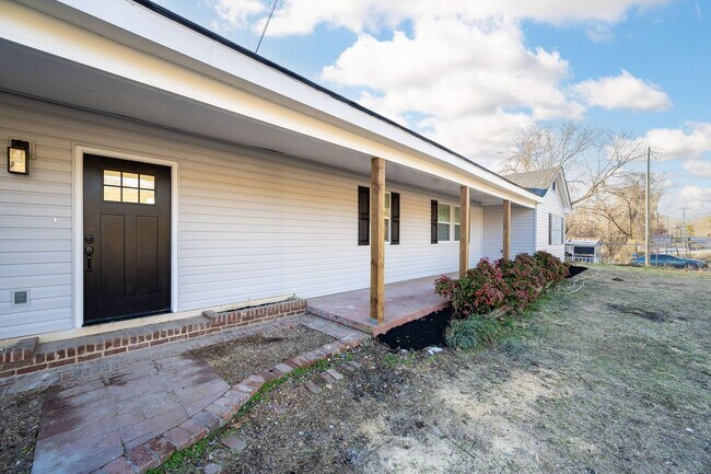 Building Photo - 640 Mission Ridge Rd