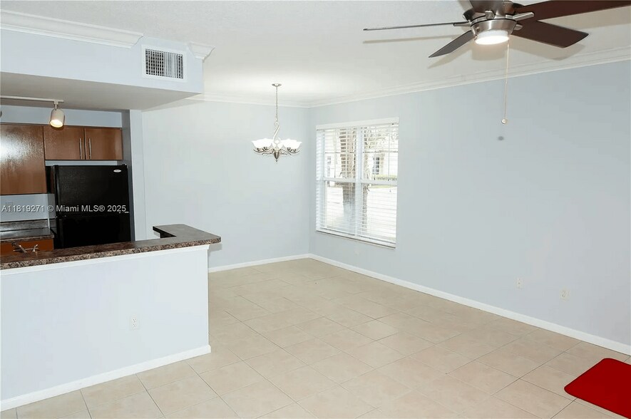 Building Photo - 5820 W Sample Rd