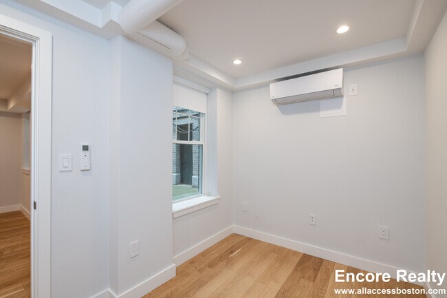 Building Photo - 288 Chestnut Hill Ave