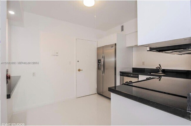 Building Photo - 5700 Collins Ave