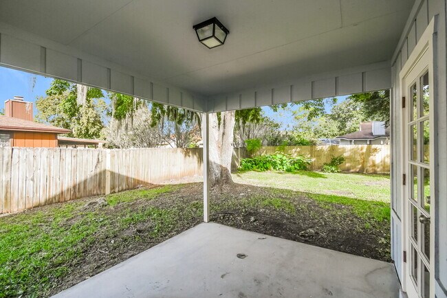 Building Photo - 10873 Hoof Print Dr