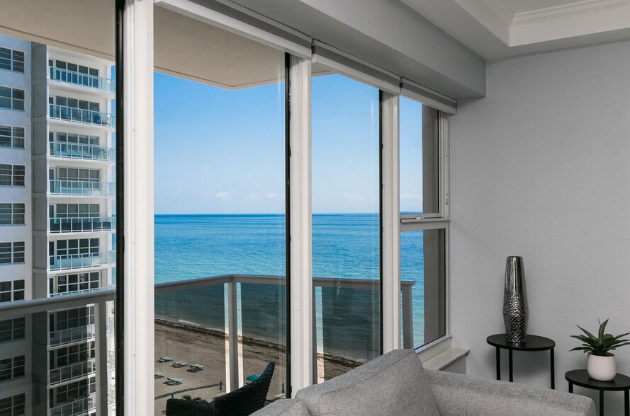 Building Photo - 3700 Galt Ocean Dr