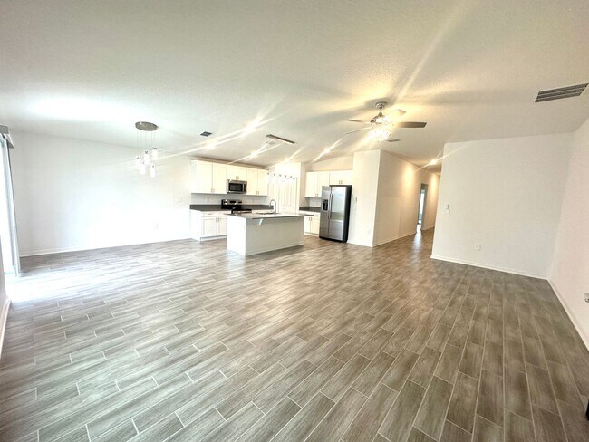 Building Photo - Brand New 4 bed inCypress Park - Haines City