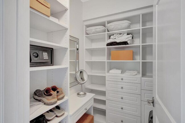 Building Photo - 775 NW Flagler Ave