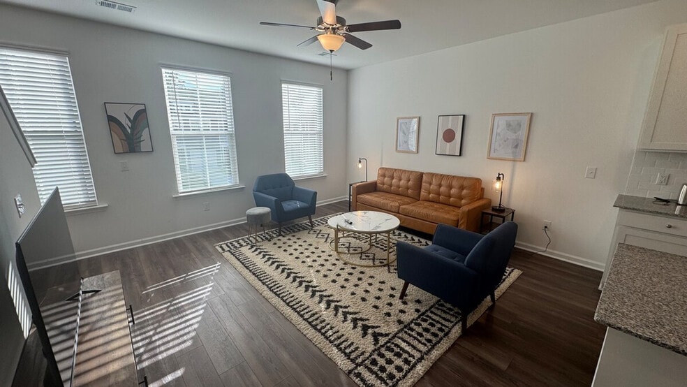 Building Photo - 149 Roxanne Dr