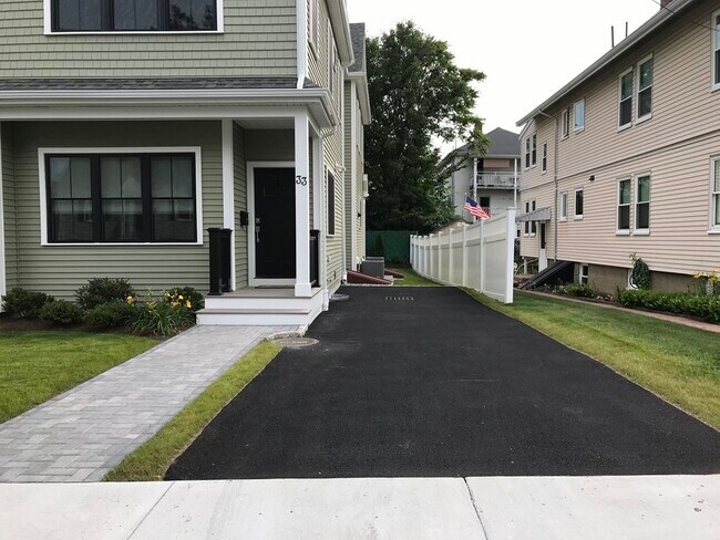 Building Photo - 33 Melbourne Ave