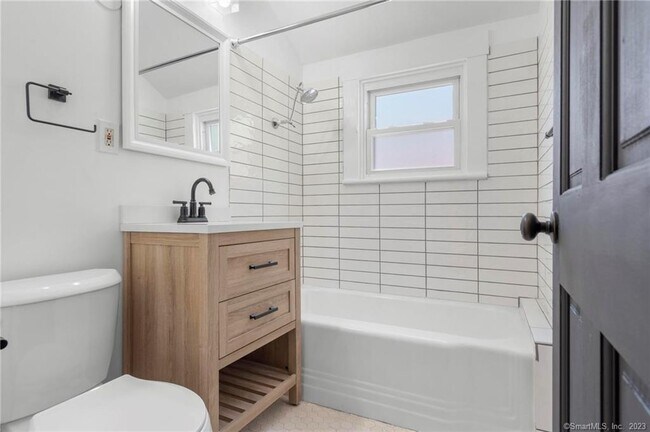 Building Photo - 22 Sycamore Ln