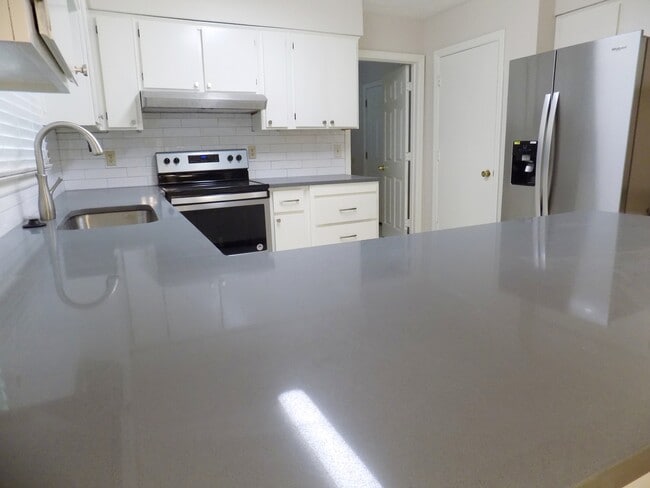 Building Photo - Renovated 3 Bedroom 2 Bathroom in Georgetown with Tons of Space!