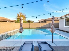 Building Photo - 1866 E Ravenswood Dr