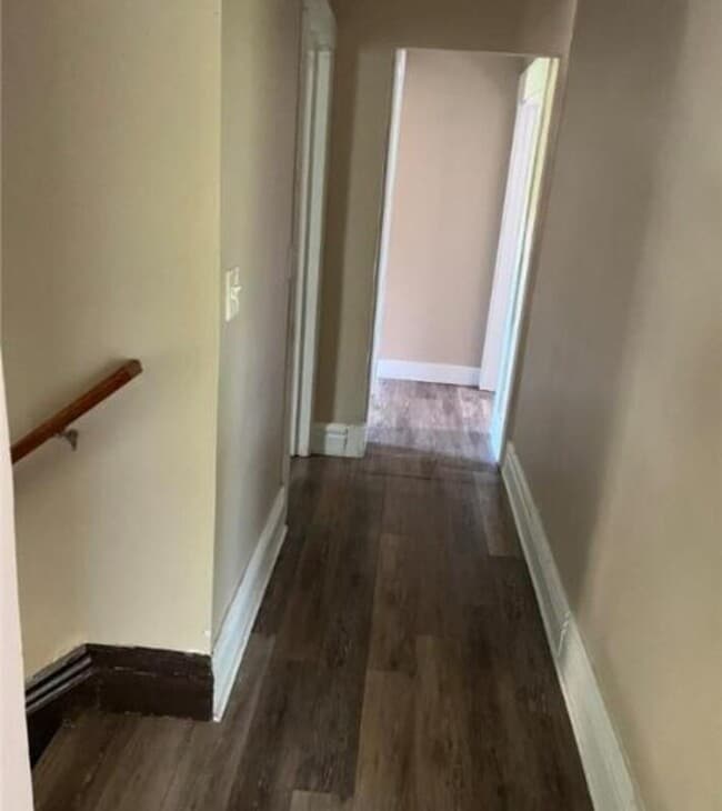 Building Photo - 37 Ferndale Crescent