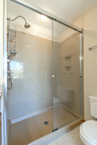 Building Photo - 9412 Forest Glen Dr