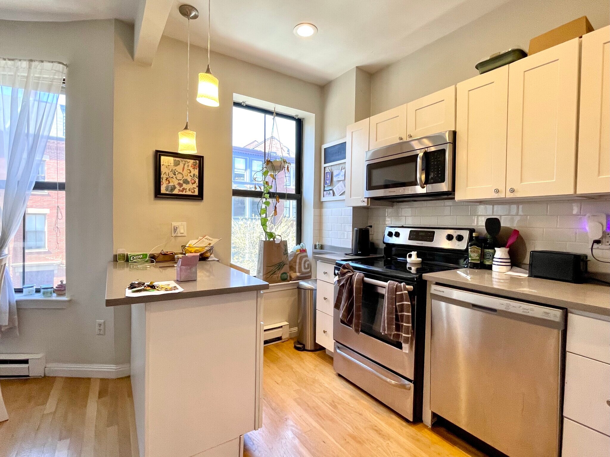 Building Photo - 33 Hanson St