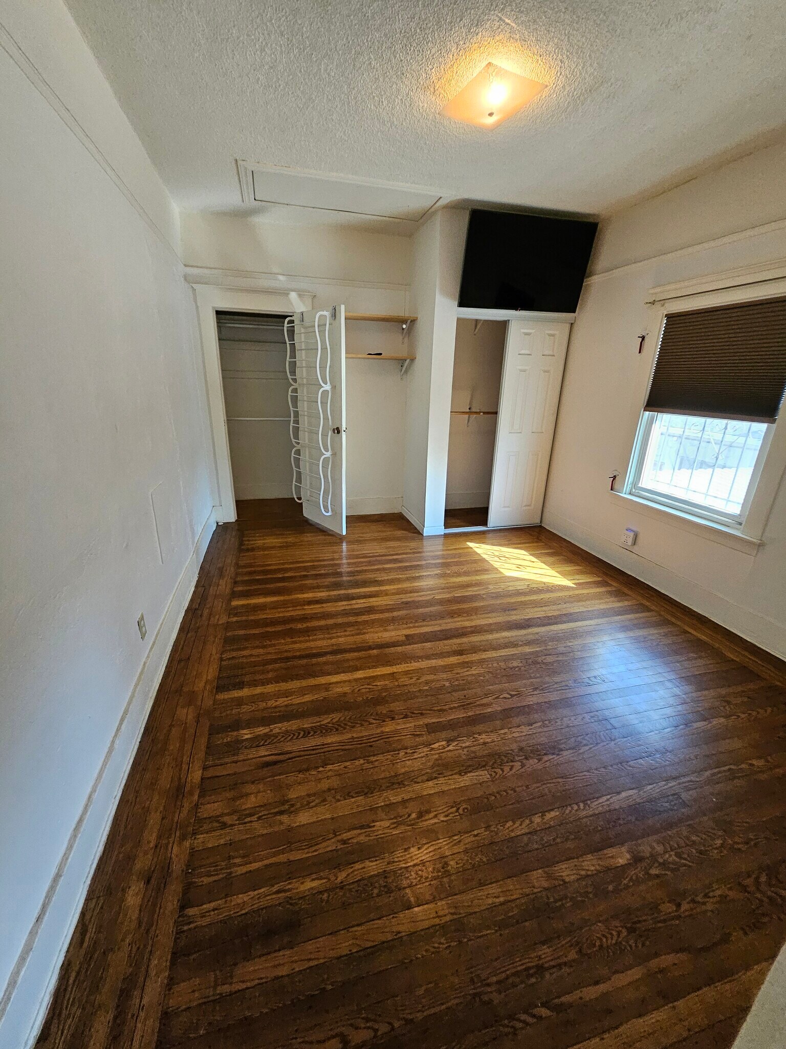 Building Photo - 1363 93rd Ave