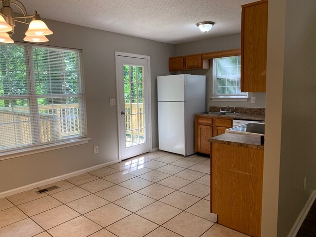 Building Photo - Coming Soon - 4 Bed, 2 Bth Split Level Home