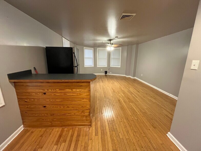Building Photo - 4900 Walton Ave