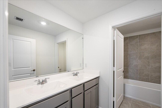 Building Photo - 11177 NW Fernbrook Dr