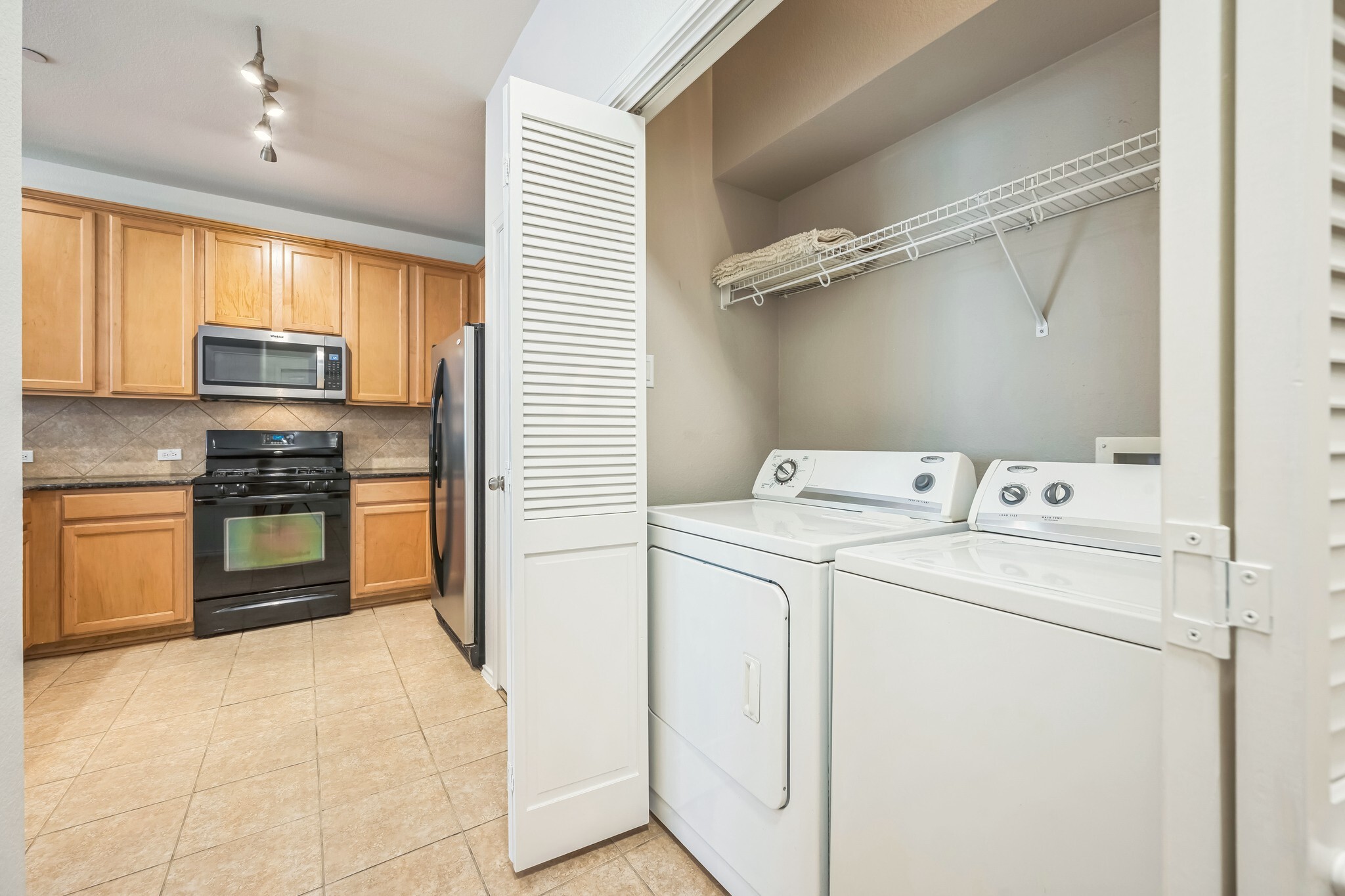 Laundry - 9201 Brodie Ln
