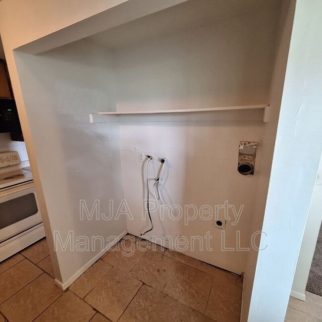 Building Photo - 4642 S Arlington Park Dr