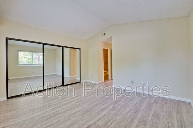 Building Photo - 1999 Garden Bing Cir