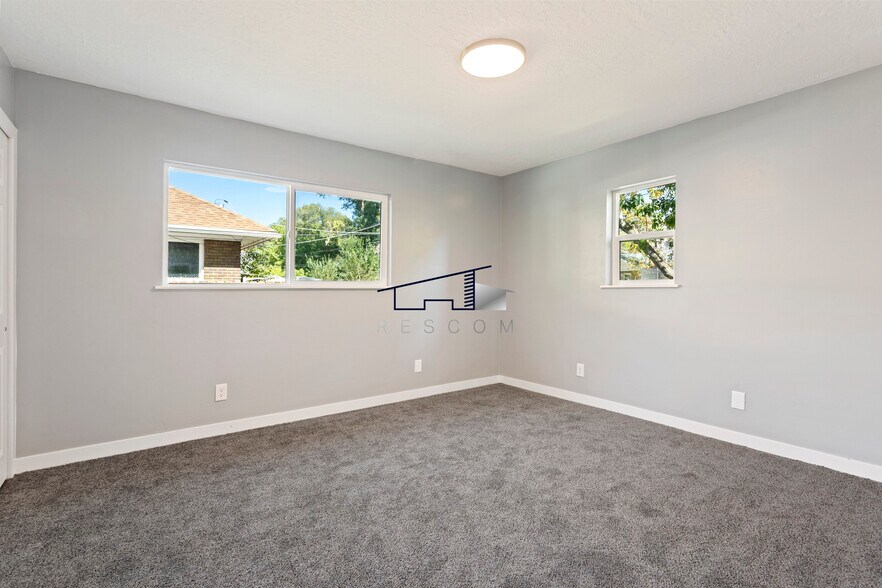 Building Photo - 2060 Jefferson Ave