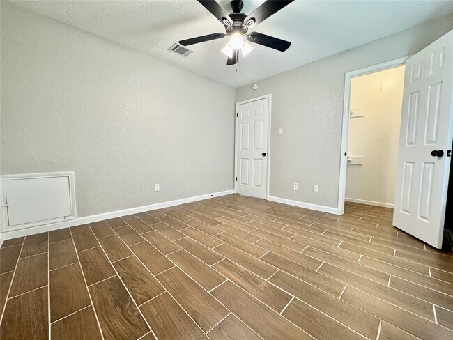 Building Photo - 15218 Falcon Ridge Dr