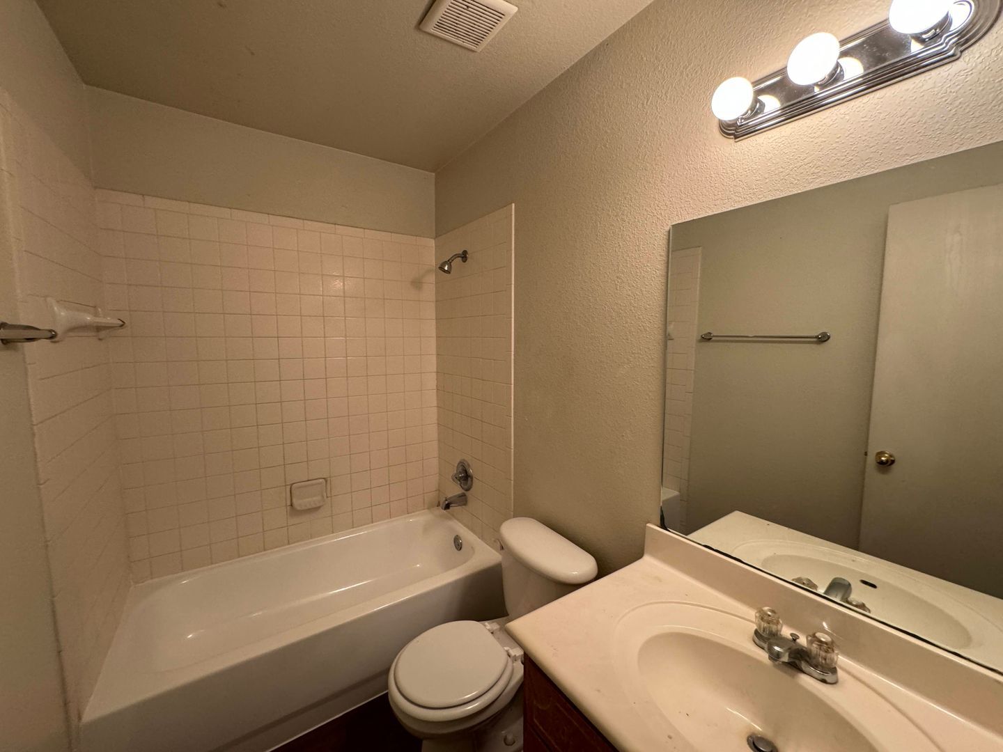 Building Photo - 404 Brittney Way