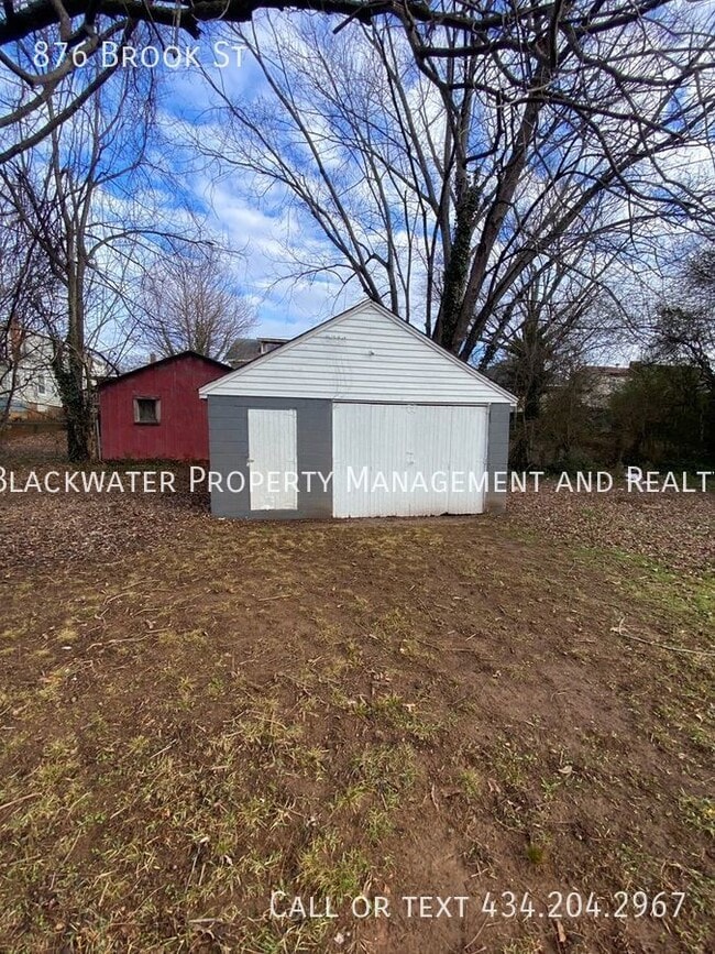 Building Photo - 876 Brook St