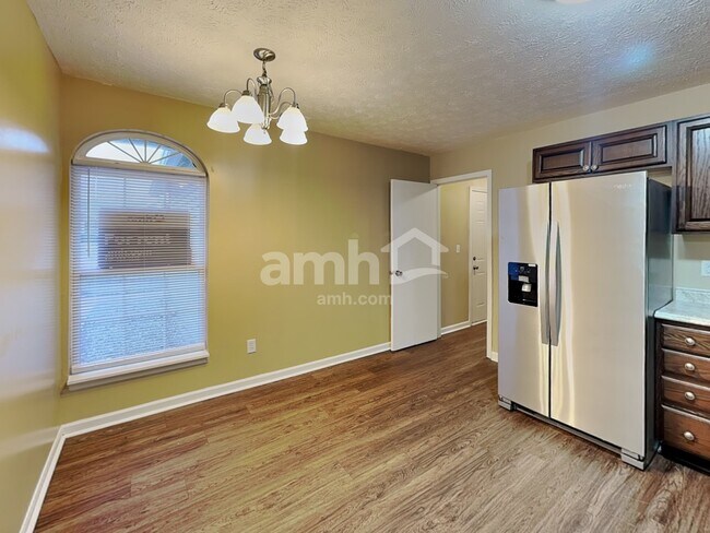 Building Photo - 2040 Theodore Dr