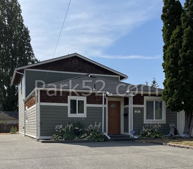 Primary Photo - 4 Bedroom Single Family Home
