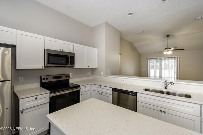 Building Photo - 9441 Harrier Ct