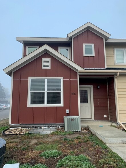 Building Photo - 3025 17th Ave W