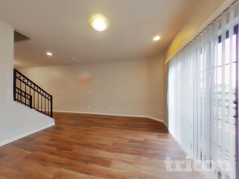 Building Photo - 3446 E Avalon Dr