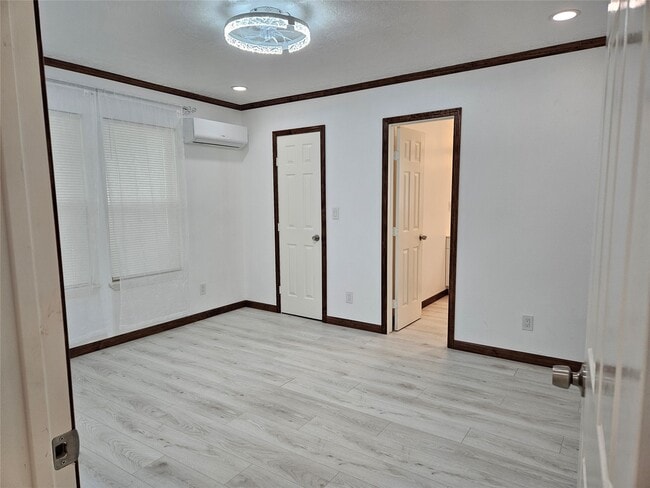 Building Photo - 16974 Balmoral St