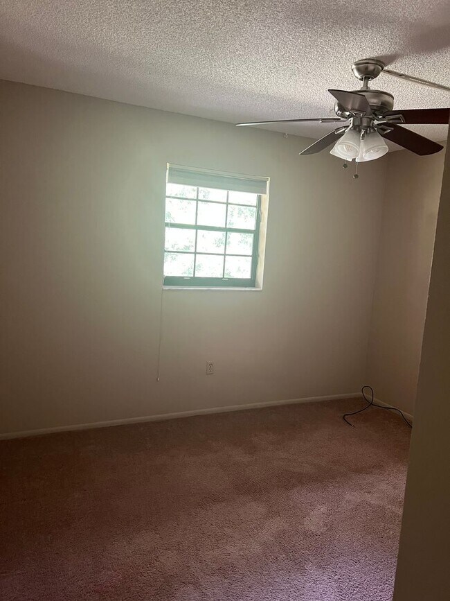 Building Photo - 2/2 second floor condo at Oak Forrest
