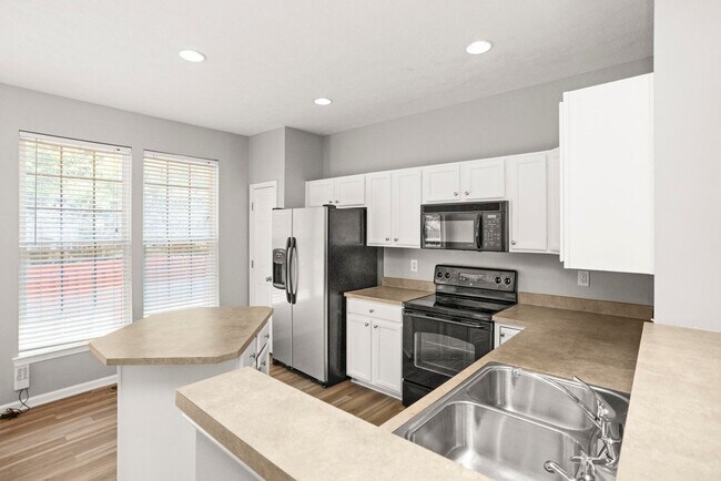 Building Photo - 7277 Charlotte Pike