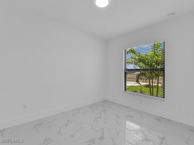 Building Photo - 4738-4740 Douglas Ln