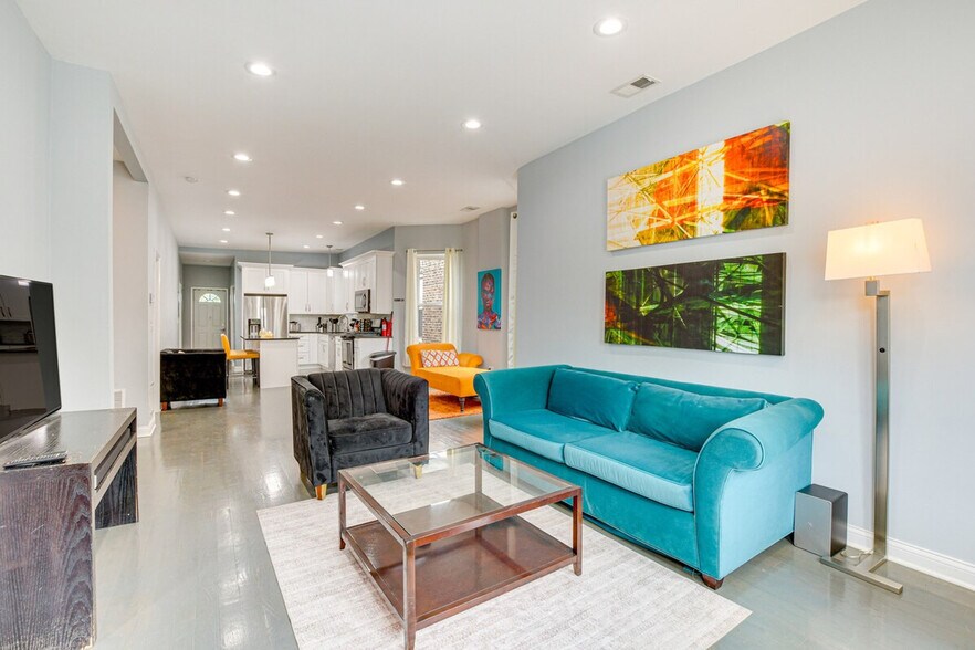 Building Photo - 4904 W Fulton St