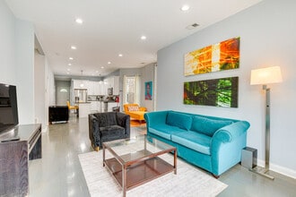 Building Photo - 4904 W Fulton St