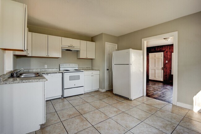 Building Photo - Freshly Updated House (Updated Pictures Coming Soon)