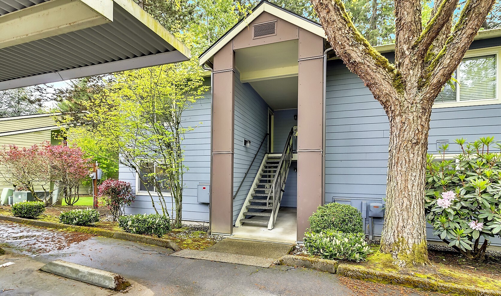 Front entry - 10026 NE 127th Pl