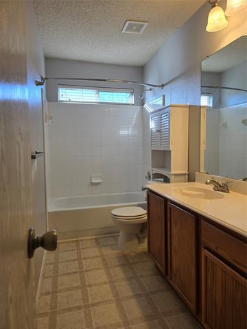 Building Photo - 9924 Pierce Dr