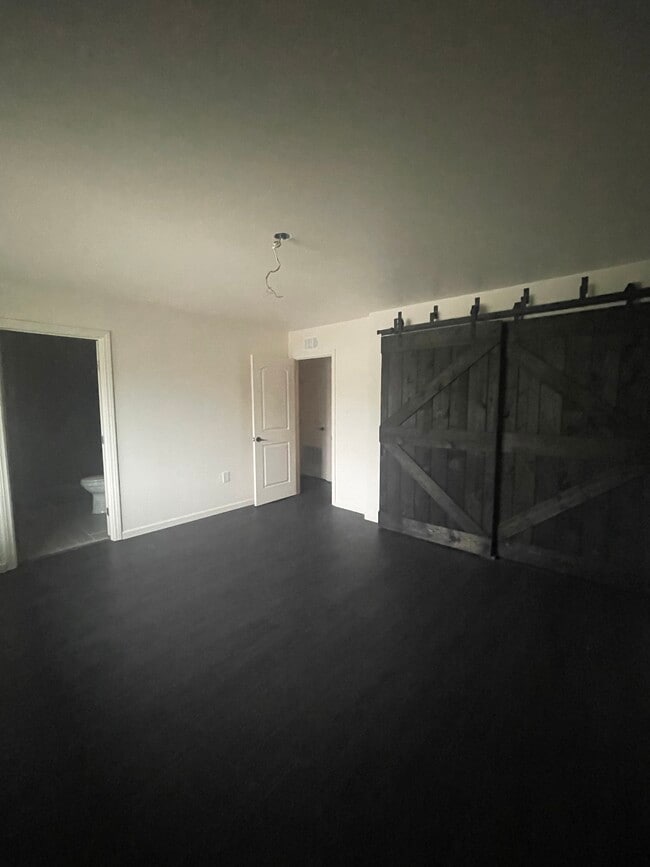 Building Photo - 1044 E Michelle St