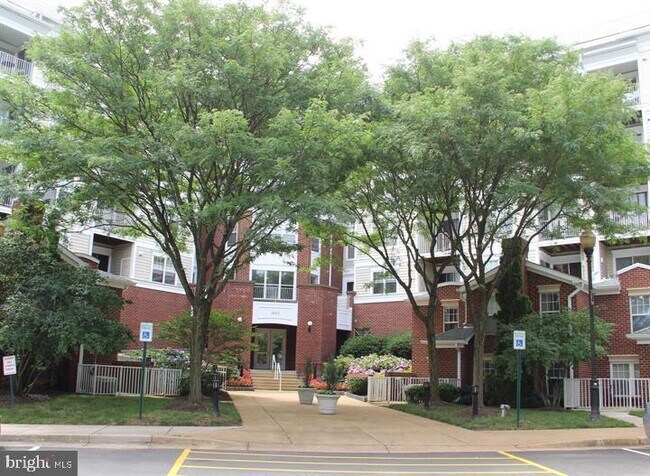 Primary Photo - 1645 International Dr