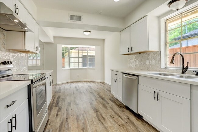 Building Photo - 14035 Myrtlea Dr