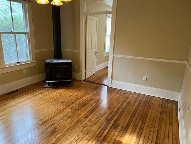 Building Photo - Downtown Statesville - 4 BR / 2 BA