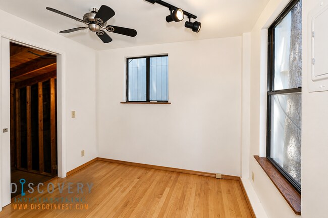 Building Photo - Montclair Four Bedroom Contemporary Late 20th Century Home