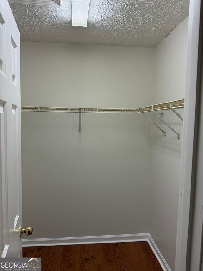 Building Photo - 1819 Cres Hill Dr NW